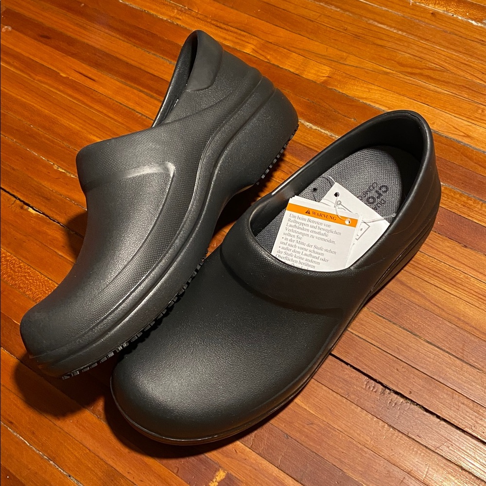 NWT - CROCS | neria pro II work clogs | Black